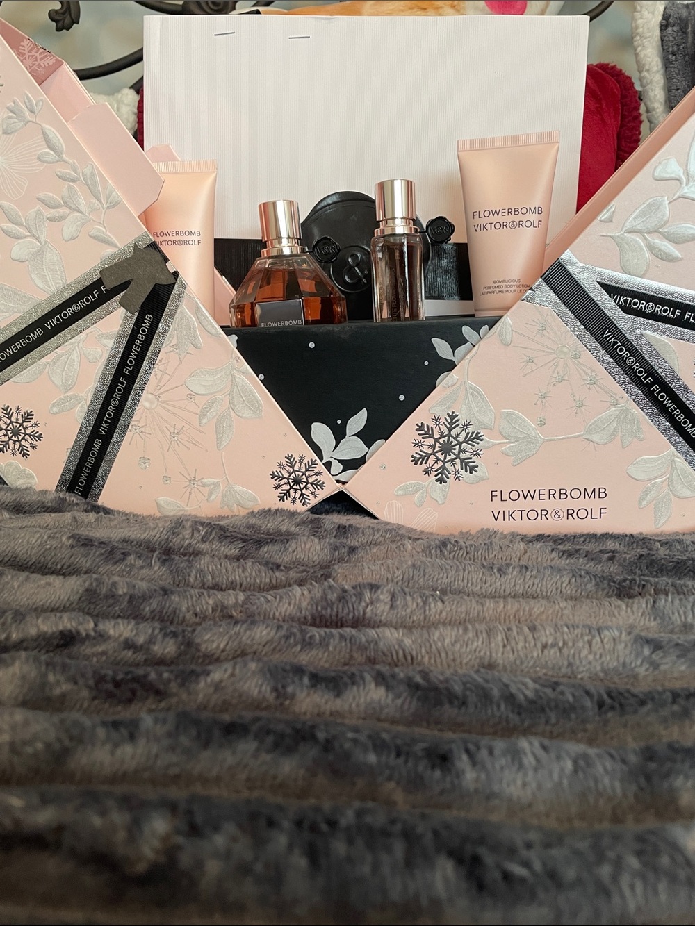 Viktor & Rolf Flowerbomb Set - Light Pink & Black Accents